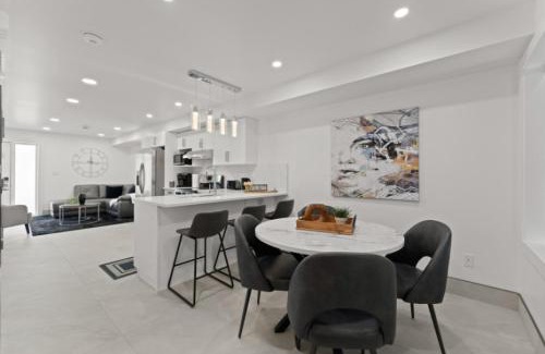 Leamington House | Luxury 3 level, 3 Bedroom 171-9 Condos