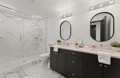 Leamington House | Luxury 3 level, 3 Bedroom 171-9 Condos