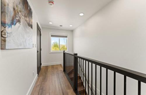 Leamington House | Luxury 3 level, 3 Bedroom 171-4 Condos with Magnificent Lakeviews