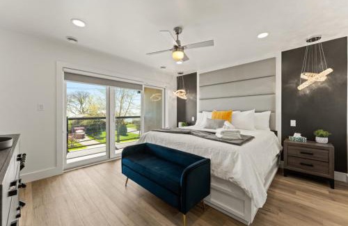 Leamington House | Luxury 3 level, 3 Bedroom 171-4 Condos with Magnificent Lakeviews
