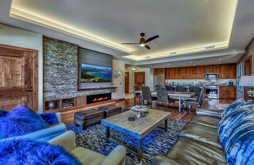 Lakeside Park Condo | Luxury 3Br Residence steps from Heavenly Village & Gondola 3 Bedroom Condo by RedAwning
