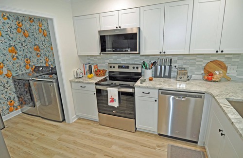 Crescent Beach Villa | Luxury 3BR2B Condo with Pool, Close to Beach, Sleeps 8