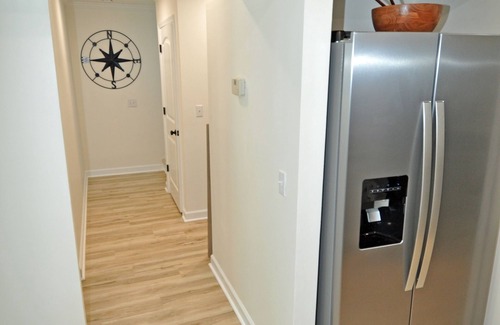 Crescent Beach Villa | Luxury 3BR2B Condo with Pool, Close to Beach, Sleeps 8