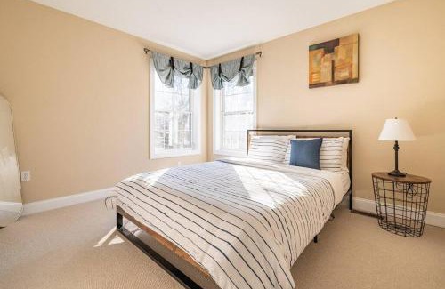 Tobyhanna House | Luxury 4 bedroom house in Pocono Mountains with Hottub in Golf Course Near Lake