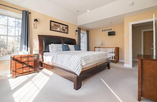 Tobyhanna House | Luxury 4 bedroom house in Pocono Mountains with Hottub in Golf Course Near Lake