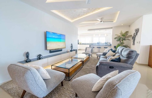 Downtown Cancun Apartment | Luxury 4 Bedroom Penthouse with Private Jacuzzi steps from hotel zone