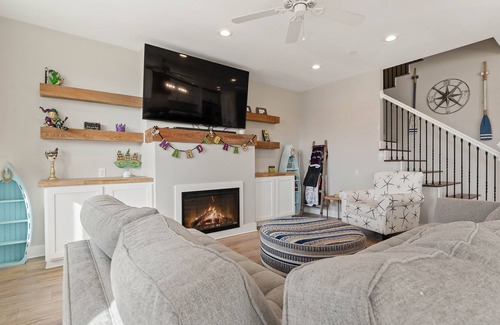 Ono Island House | Luxury 4 BR Home, Fido-Friendly*, Elevator, Boat Parking, Golf Cart**!
