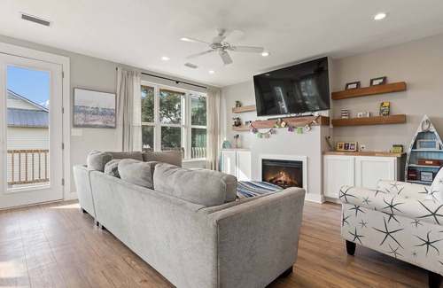 Ono Island House | Luxury 4 BR Home, Fido-Friendly*, Elevator, Boat Parking, Golf Cart**!