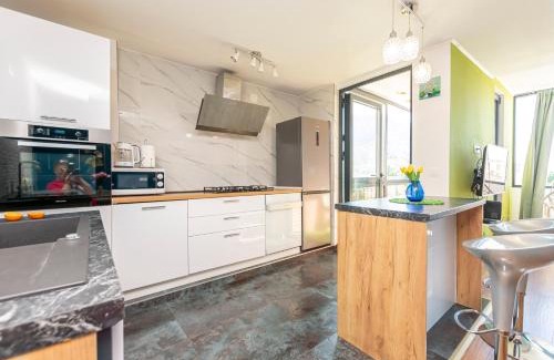 Omis Apartment | Luxury 4 star, amazing view apartment with free parking