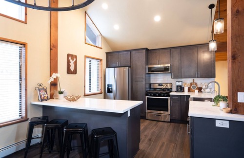 Truckee Cabin | Luxury 5 Bd Tahoe Donner Home - 2 Master King Bed Suites -New HotTub!