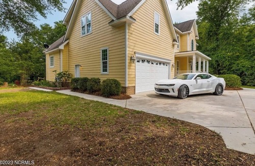 Cedar Point House | Luxury 5-bedroom house in Cedar Point with AC, WiFi, hotub, private yard & more!