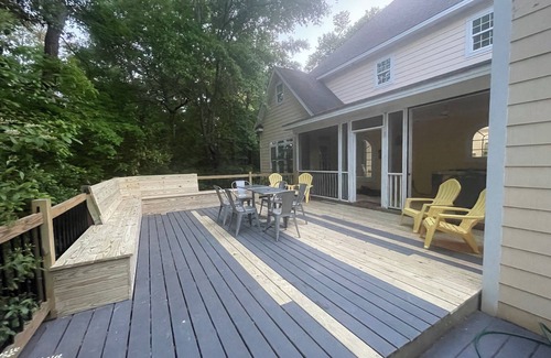 Cedar Point House | Luxury 5-bedroom house in Cedar Point with AC, WiFi, hotub, private yard & more!