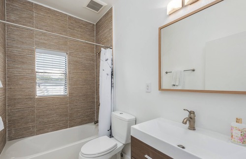 Northeast Coconut Grove Villa | Luxury 5 Bedroom Villa in Miami with heated pool