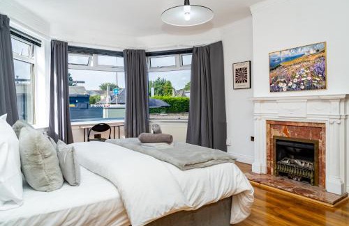 Liberton Villa | Luxury 5BD, Gym, Parking, Bus to Airport, Sleeps10