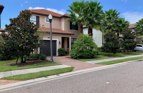 Loughman Villa | Luxury 5Bd w/Jacuzzi & Pool Near Disney @ 5528