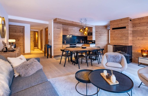 Les Allues Apartment | Luxury Apartment in Méribel-Mottaret: 85m², 6 Guests, Balcony, Garden, Garage, Hotel Services