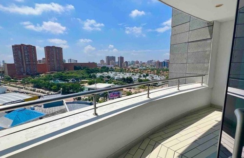 Riomar House | Luxury Apartment Hilton WI-FI, TV, Pool and Gym