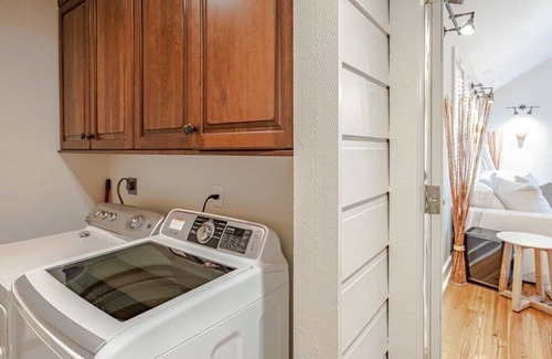Westfield Apartment | Luxury Apt by Zilker - Pro Kitchen, W/D, Parking