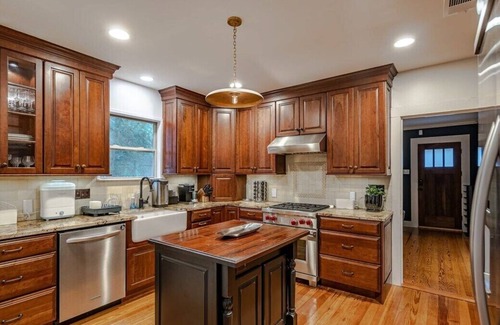 Westfield Apartment | Luxury Apt by Zilker - Pro Kitchen, W/D, Parking