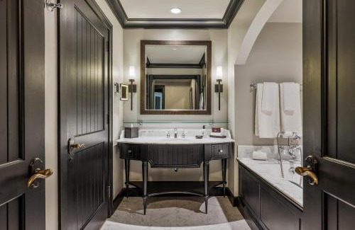 Avon Apartment | Luxury Bachelor Gulch Escape