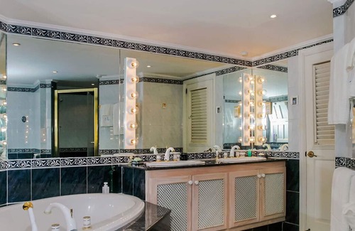 Reeds Bay Condo | Luxury Beachfront Condo
