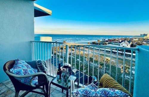 Daytona Beach Apartment | Luxury Beachfront Studio - Private Balcony with Ocean View - Heated Pool - Hot Tub - Tiki Bar - Sauna