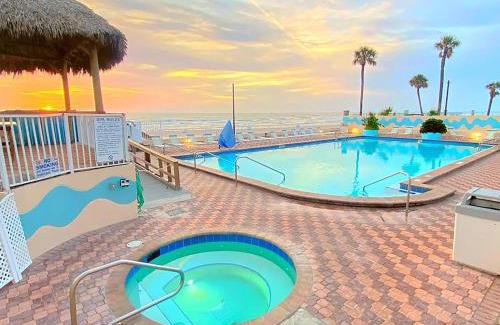 Daytona Beach Apartment | Luxury Beachfront Studio - Private Balcony with Ocean View - Heated Pool - Hot Tub - Tiki Bar - Sauna