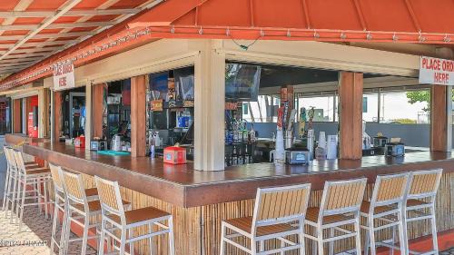 Daytona Beach Apartment | Luxury Beachfront Studio - Private Balcony with Ocean View - Heated Pool - Hot Tub - Tiki Bar - Sauna