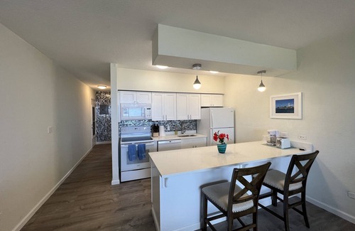 Orange Grove Condo | Luxury Beachfront Condo with Pool and Hot Tub