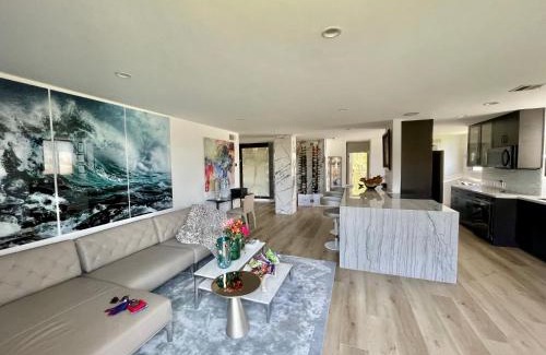 Beverly Grove Apartment | Luxury Beverly Hills 24 Hour Security Home 2 Bedrooms Perfect Location