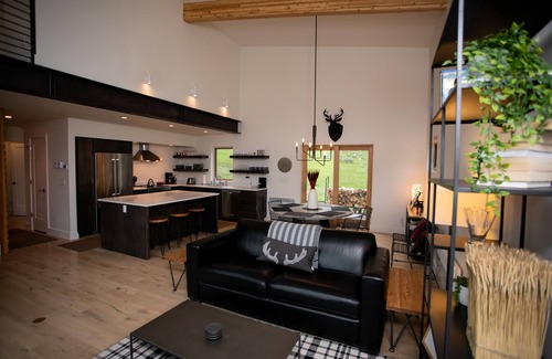 Gallatin Gateway Ski Chalet | Luxury Big Sky Modern Single Family Home
