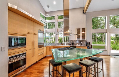 Wasilla House | Luxury Billiard Room & Bar~Wolf Lake Airport Home