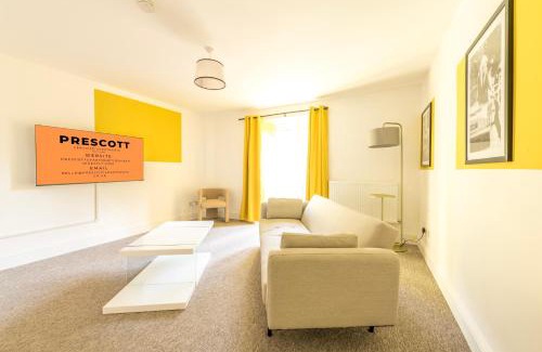 Bristol Apartment | Luxury Breakfast at Tiffany's Theme with FREE PARKING by Prescott Apartments