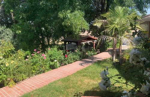 Woodland Hills Apartment | Luxury Bright guest Studio, Full Bathroom all tiles