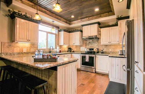 Island Park Cabin | Luxury Cabin,Golf Course,Yellowstone, Stunning Mountain Views,Tubing, Rafting,