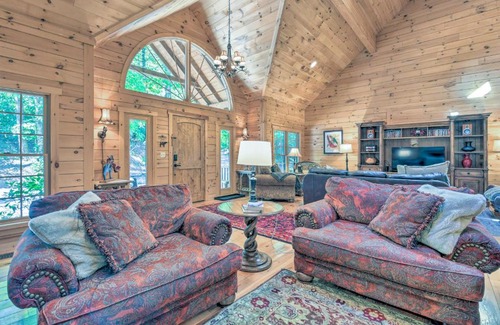 Sapphire House | Luxury Cabin with Deck Less Than 5 Miles to Sapphire Valley!
