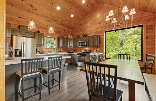 Zoe Cabin | Luxury Cabin with Rustic Elegance