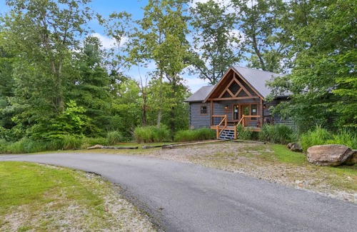 Zoe Cabin | Luxury Cabin with Rustic Elegance