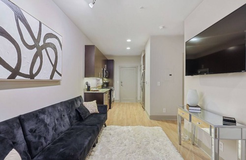 Downtown Baltimore Apartment | Luxury Condo Downtown Harbor Views/Nurse Haven