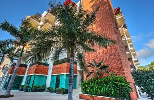 Emiliano Zapata Apartment | Luxury Condo in Romantic Zone, 2 Blocks from Beach