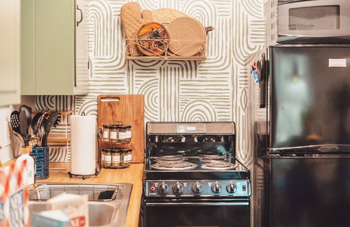 Laurelville Cabin | Luxury Cozy cabin with hot tub/sauna/Wifi/close to rock house in Laurelville