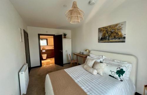 Gascoigne House | Luxury Double Bed En-Suite in London