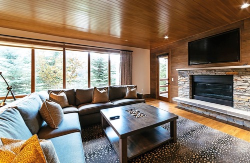 Deer Valley Condo | Luxury Four Bedroom Corner Suite with Hot Tub 4 Apartment Hotel by RedAwning