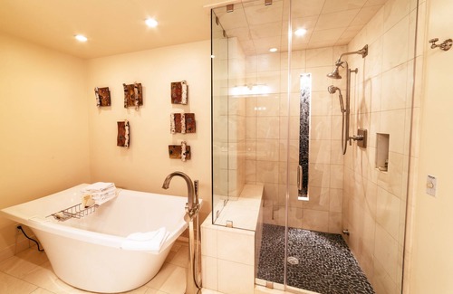 Deer Valley Condo | Luxury Four Bedroom Corner Suite with Hot Tub 4 Apartment Hotel by RedAwning