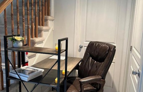 Chapel Hill South Apartment | Luxury & Free Parking Bachelor