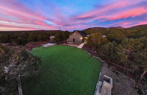 Williams House | Luxury Grand Canyon Basecamp 40 min to South Rim