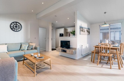 Holywell Apartment | Luxury Harlyn Lodge in Holywell Bay