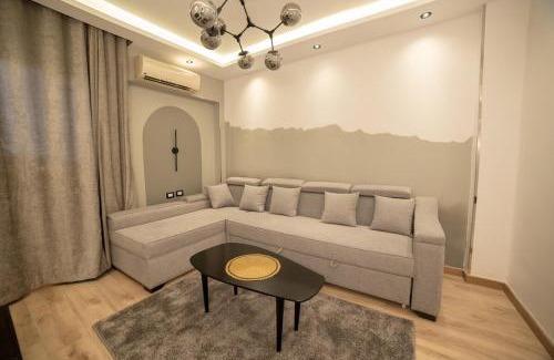 Heliopolis Apartment | Luxury Heliopolis Apt With Garden View, Near Airport