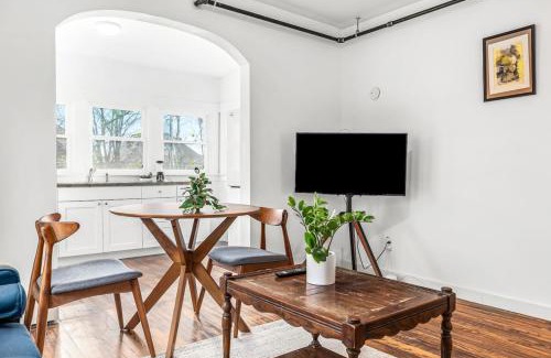Detroit Apartment | Luxury Holbrook Apartment