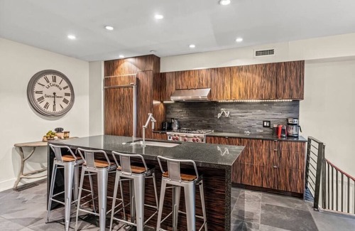 Old City House | Luxury Home | Old City | Hosted StayRafa | Parking